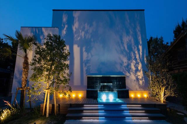 Castle Side Villa 波静